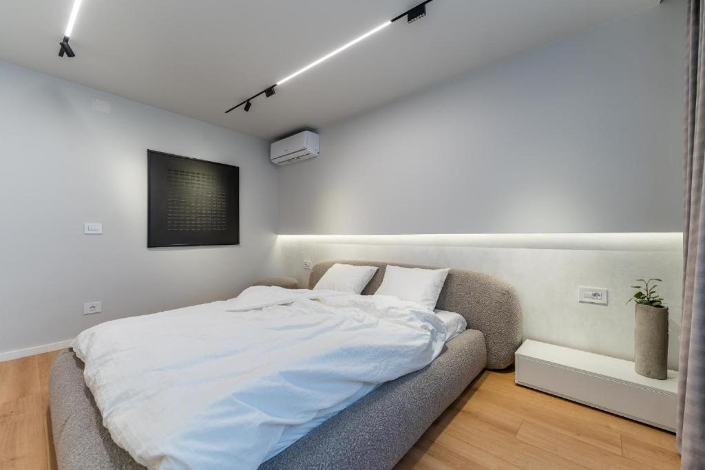 Central Epic Apartment-Self Check In Арад Экстерьер фото